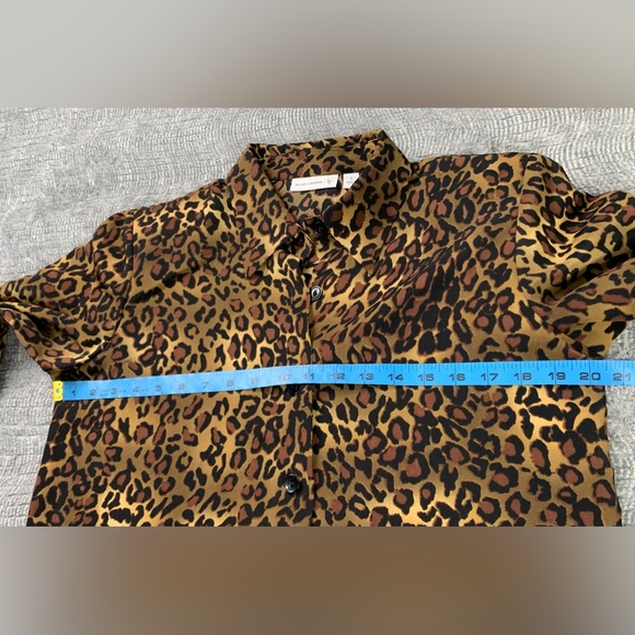 Women’s Susan Graver Animal Print Button Up Collar Blouse Size Small - Picture 9 of 12